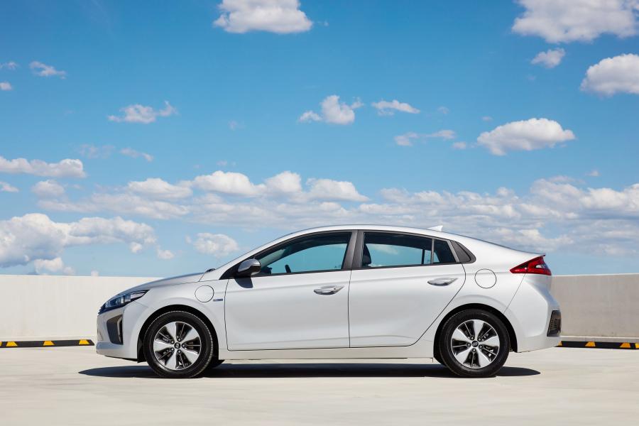  Hyundai IONIQ plug-in (AE) 2018 года  (AU) (фото 22 из 40)